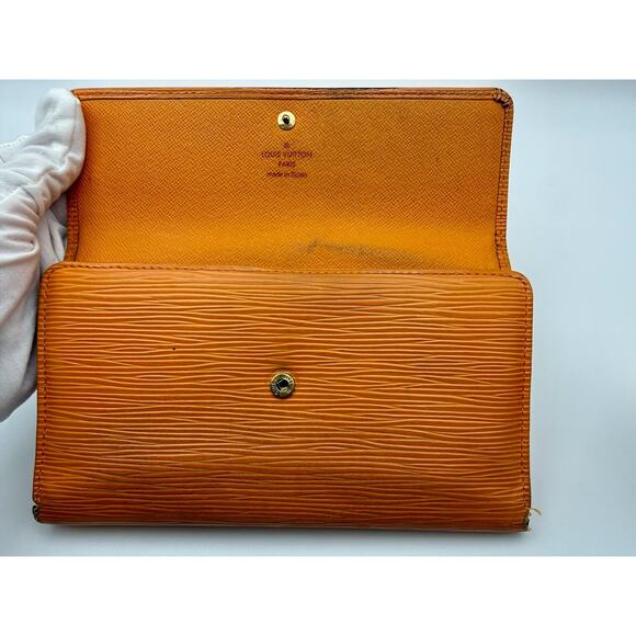 Auth LOUIS VUITTON Epi Porte Tresor International Mandarin Wallet | M6350H | COA - Picture 3 of 11